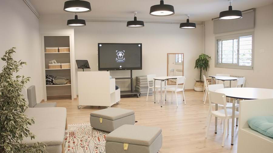 Research insights on smart classrooms in education