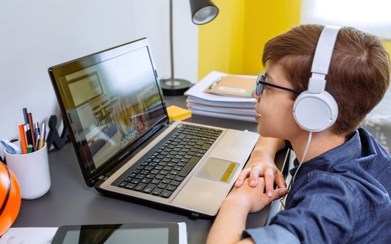 How online learning improves learning outcomes in modern classrooms