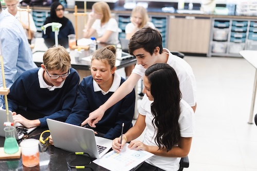 How hybrid classrooms improves learning outcomes in modern classrooms